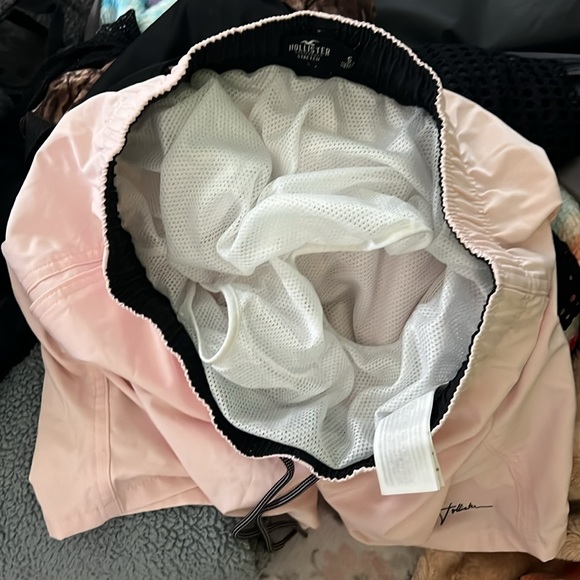 MEN’s Hollister 5” swim short in size SMALL (30-32) - Picture 5 of 6